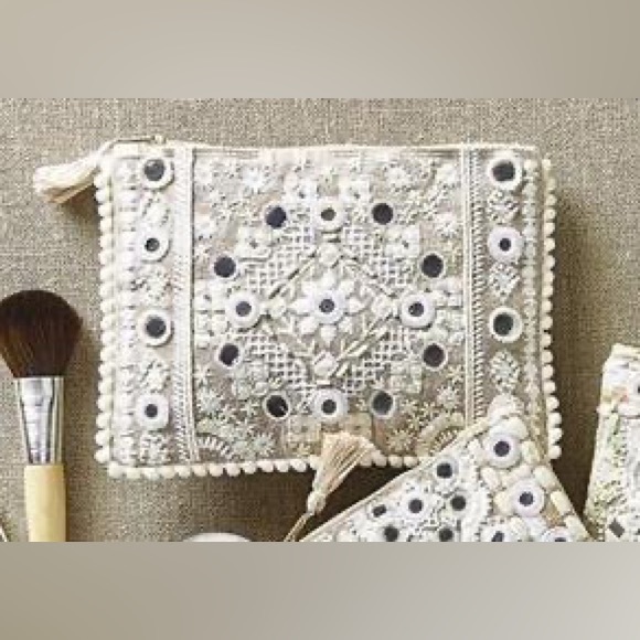 Amazing Threads Embroidered Cosmetics Bag (2 Styles) - Picture 5 of 5